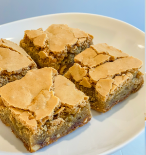 Gluten-Free Snickers Cookie Bars thumbnail